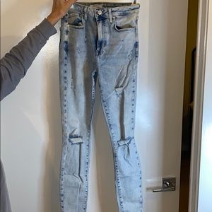 Skinny jeans / high waisted